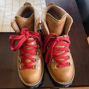 Danner Mountain Light Cascade Boots